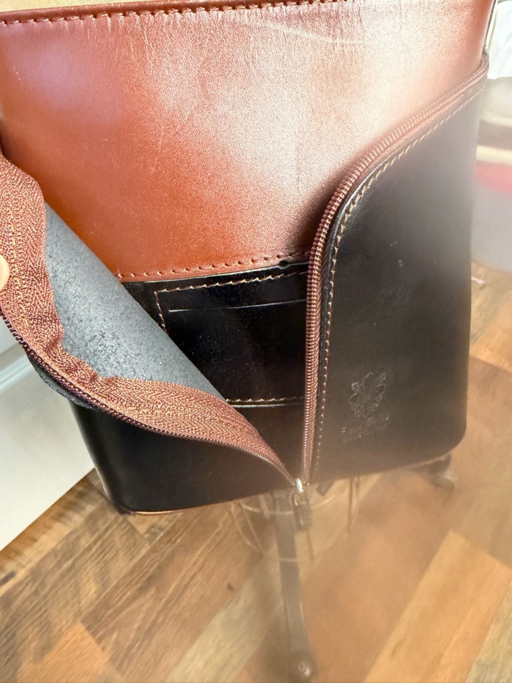 Ladies  Italian VeraPelle Leather Small Zipper Women Crossbody Shoulder Bag - Picture 5 of 9